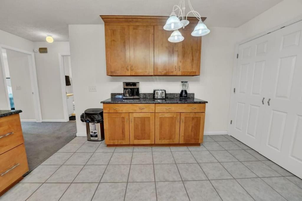 Hibiscus Hideout - 3br House, Private Pool, Near Bay & Beach! *