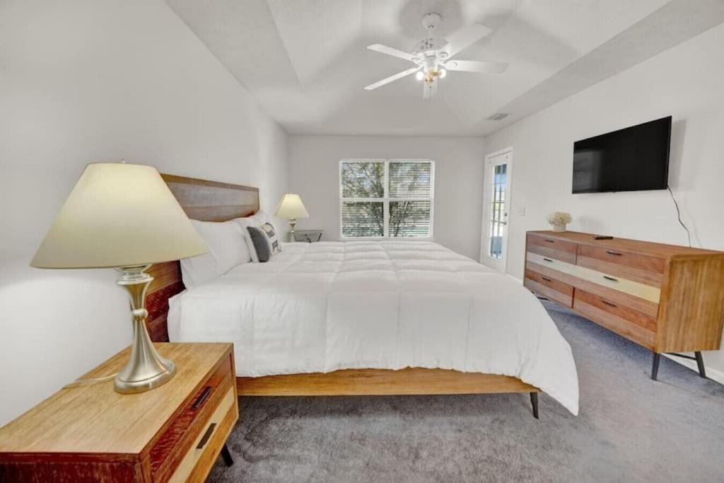 Holiday home Hibiscus Hideout - 3br House, Private Pool, Near Bay & Beach!