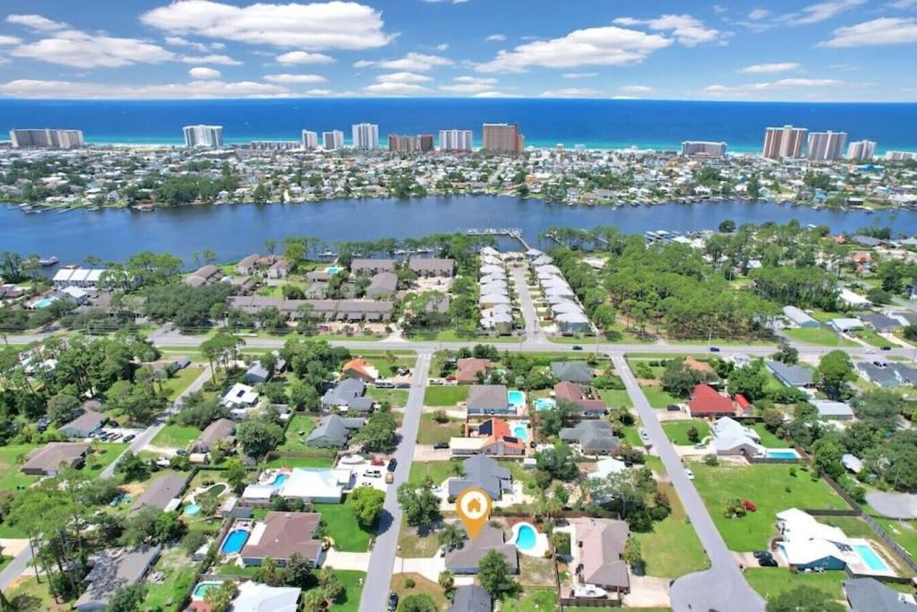 Hibiscus Hideout - 3br House, Private Pool, Near Bay & Beach!