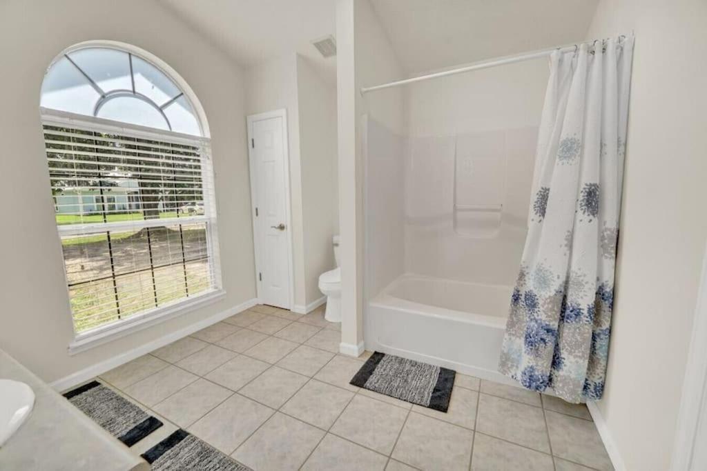 Hibiscus Hideout - 3br House, Private Pool, Near Bay & Beach! Holiday home
