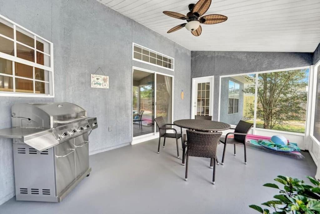 Hibiscus Hideout - 3br House, Private Pool, Near Bay & Beach! *