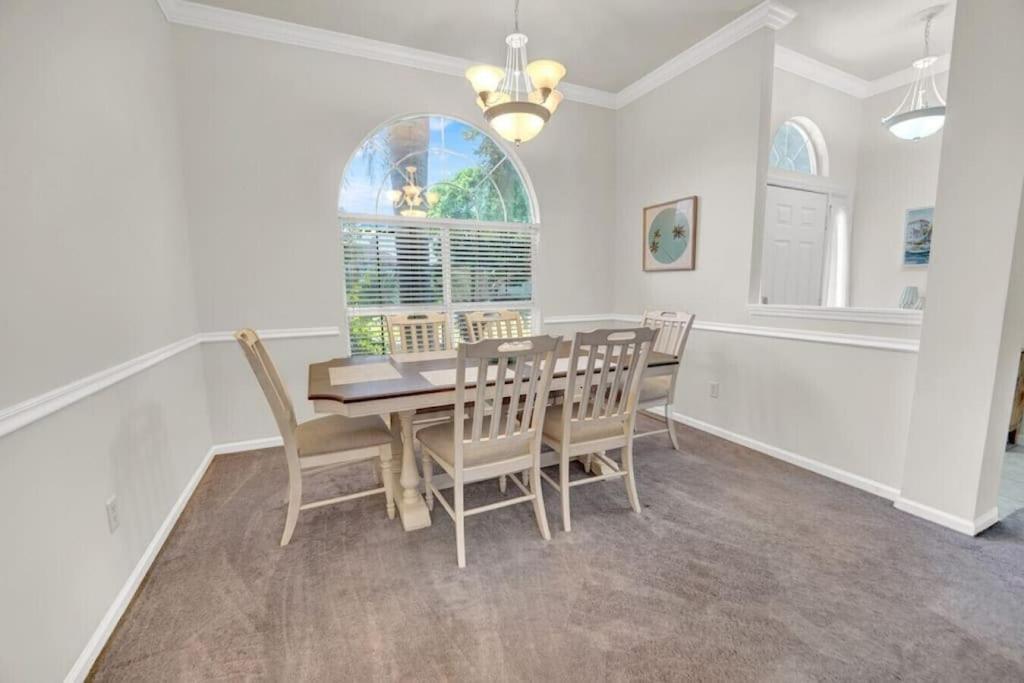 Hibiscus Hideout - 3br House, Private Pool, Near Bay & Beach!